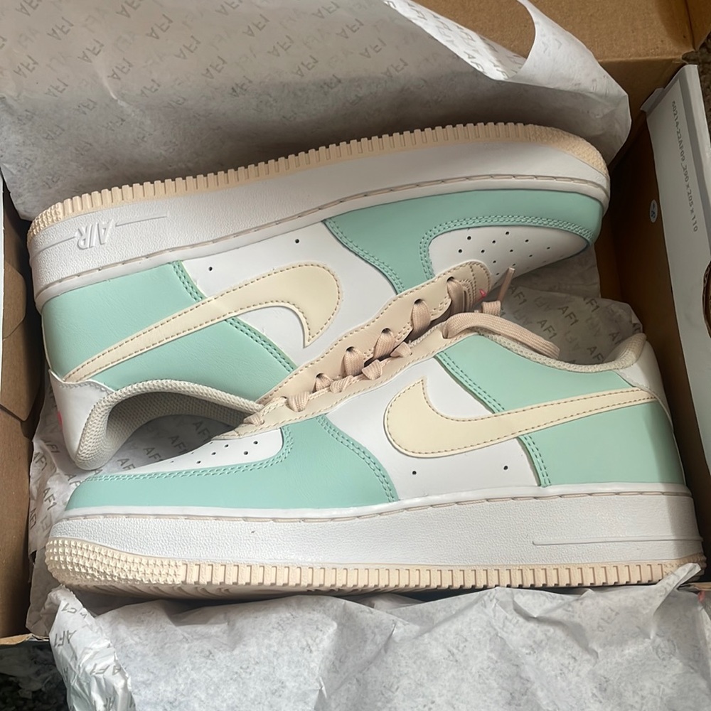 Nike Air Force 1 Jade / Emerald, white and Guava - NEVER WORN new in box
